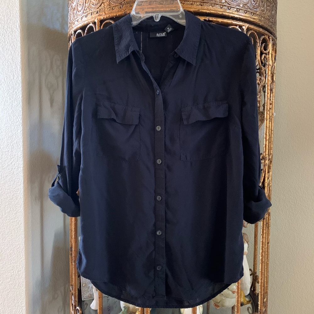 a.n.a. Ladies Button Down Blouse M